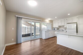 344 Rancho Vista Pl in Vista, CA - Building Photo - Building Photo