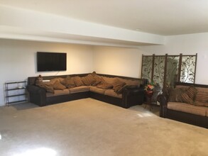 41861 Rawnsley Dr in Ashburn, VA - Building Photo - Building Photo