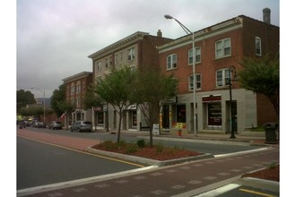 425 N Main St in Bristol, CT - Building Photo - Building Photo