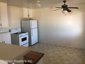 118 Avenida Del Poniente in San Clemente, CA - Building Photo - Building Photo