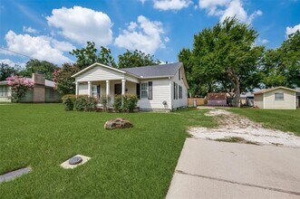 102 Graves St in Mansfield, TX - Building Photo - Building Photo
