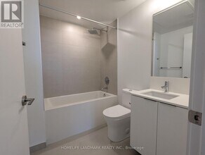 8-4908 Wellesley St W in Toronto, ON - Building Photo - Building Photo