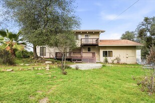 29295 Glacier Dr in Coarsegold, CA - Building Photo