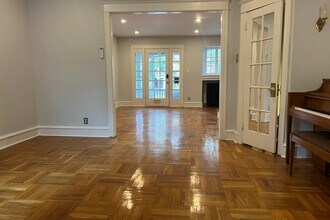 110 E Roumfort Rd in Philadelphia, PA - Building Photo - Building Photo