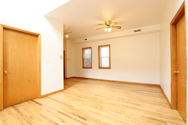 1355 W Taylor St in Chicago, IL - Building Photo - Building Photo