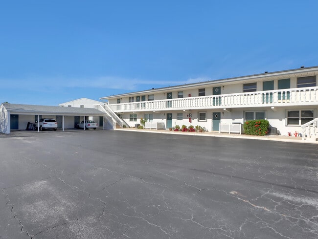 2186 Jimmy Buffett Mem Hwy in Indian Harbour Beach, FL - Building Photo - Building Photo