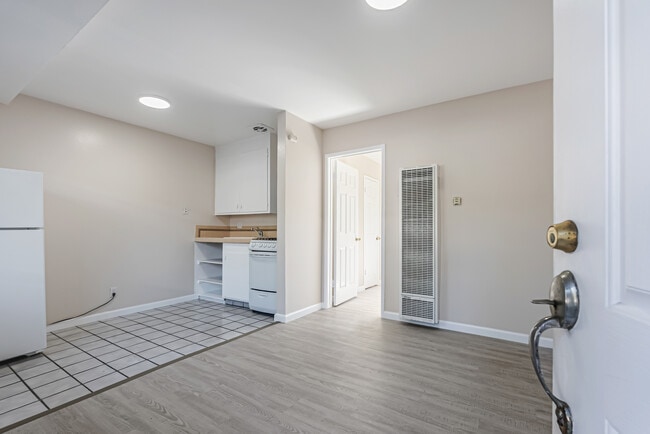Newly Remodeled 1 Bed/1 Bath in Walnut Creek, CA - Building Photo - Building Photo