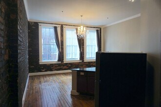 104 Montgomery St in Savannah, GA - Building Photo - Building Photo