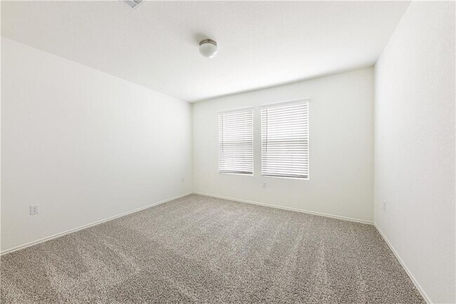 11901 Roscommon Trl in Austin, TX - Building Photo - Building Photo