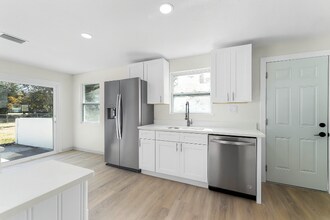 1021 Flagler Ave in Edgewater, FL - Building Photo - Building Photo