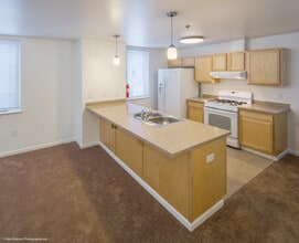 2013 Salmonberry Pl in Anchorage, AK - Building Photo - Building Photo