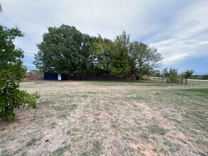2526 Co Rd 4790 in Boyd, TX - Foto de edificio - Building Photo