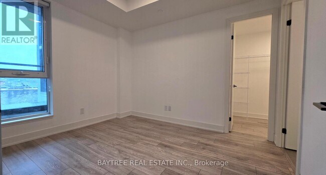 1285 Queen St E in Toronto, ON - Building Photo - Building Photo