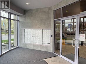 2433 Dufferin St in Toronto, ON - Building Photo - Building Photo