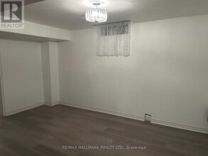 531 Reeves Way Blvd in Whitchurch-Stouffville, ON - Building Photo - Building Photo