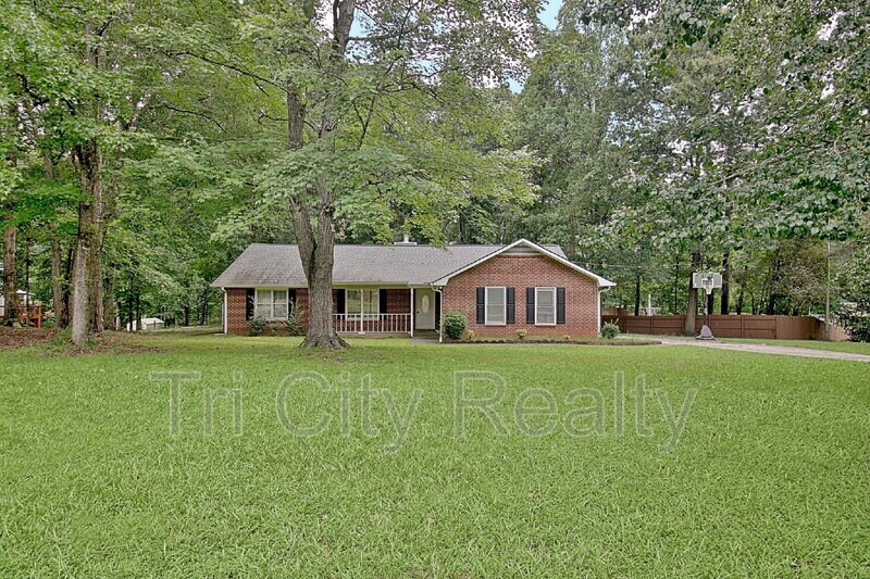 135 Windham Way in Fayetteville, GA - Building Photo