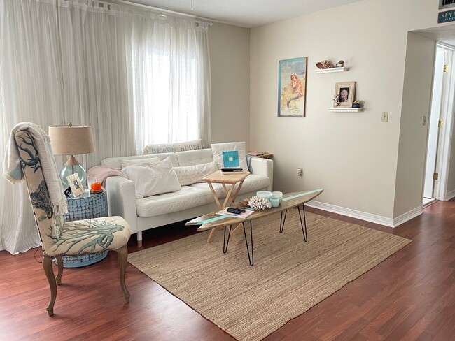 property at 6965 Avenue des Palais