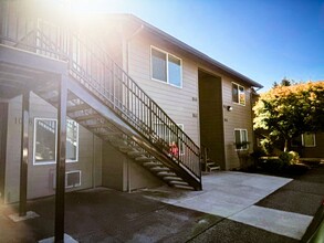 1026-1062 Ring St NE in Salem, OR - Building Photo - Interior Photo