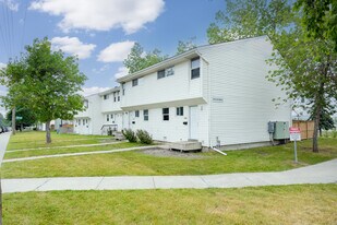 22 Plum Tree Pl SW in Calgary, AB - Building Photo