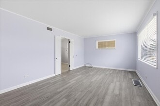 5 Crescent Rd in Lake Zurich, IL - Building Photo - Building Photo