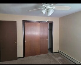 645 Pasadena Ave, Unit 2E in Beecher, IL - Foto de edificio - Building Photo