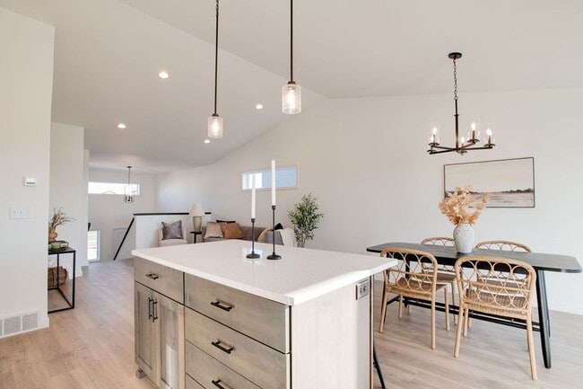 1186 Marlys Dr W in West Fargo, ND - Building Photo - Building Photo