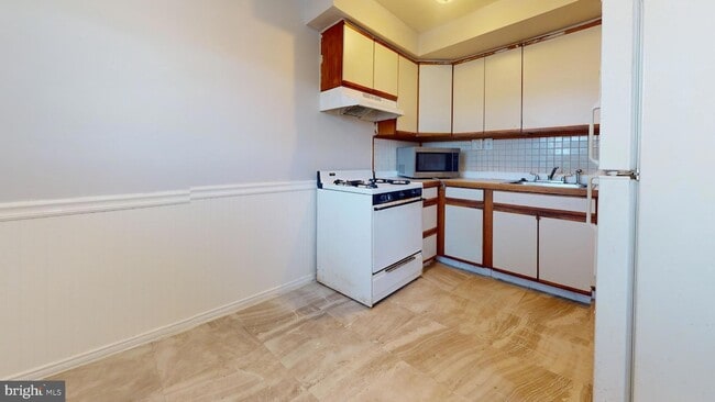 10722 Gifford Ave, Unit 2