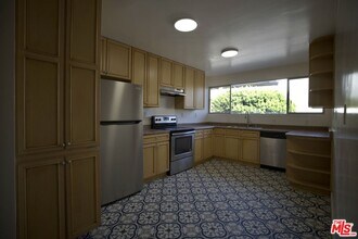 1233 Barry Ave in Los Angeles, CA - Building Photo - Building Photo