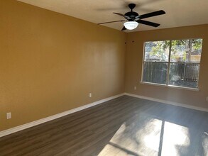 147 Cotton Dr in Lake Jackson, TX - Building Photo - Building Photo