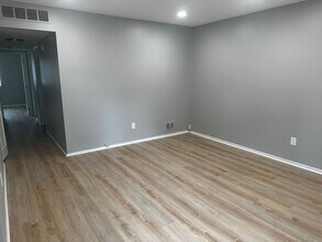 20943 Hollywood St in Harper Woods, MI - Building Photo - Building Photo