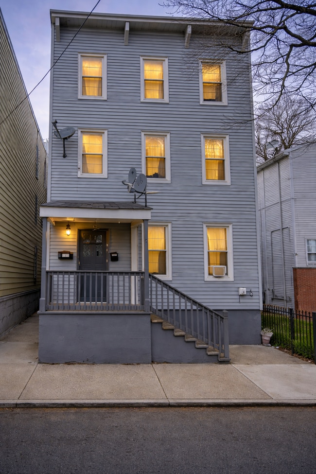 61 Brenner St, Unit 3 in Newark, NJ - Foto de edificio - Building Photo