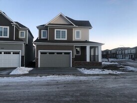 127 Cityspring NE in Calgary, AB - Building Photo
