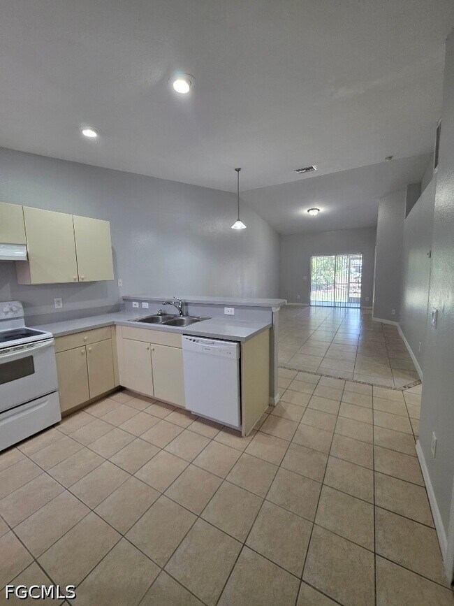 2419 Joe Ave S in Lehigh Acres, FL - Building Photo - Building Photo