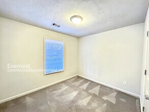 3750 Greenbrook Dr in Douglasville, GA - Building Photo - Building Photo