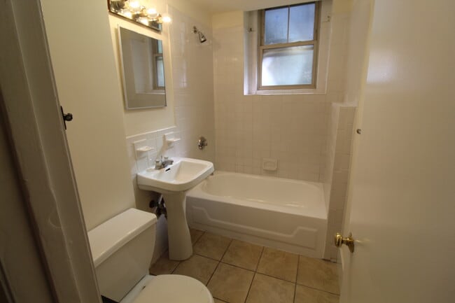 91 Trowbridge St, Unit B in Cambridge, MA - Building Photo - Building Photo
