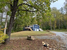 54 Sam King Rd in Hendersonville, NC - Building Photo