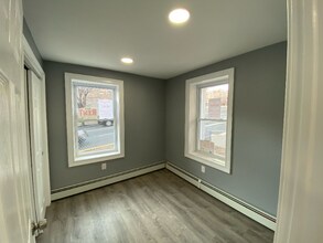 301 Lilac Ln in Carlstadt, NJ - Building Photo - Building Photo