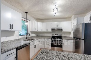 112 Glenn Bridge Rd in Arden, NC - Building Photo