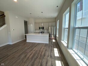 1070 Valentine Ln in Carmel, IN - Building Photo - Building Photo