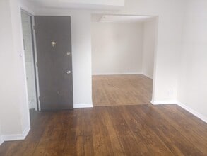 211 17th Avenue Northeast, Unit 2 in Minneapolis, MN - Building Photo - Building Photo