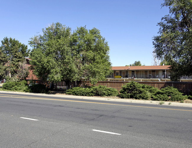 720 Dayton St in Aurora, CO - Foto de edificio - Building Photo