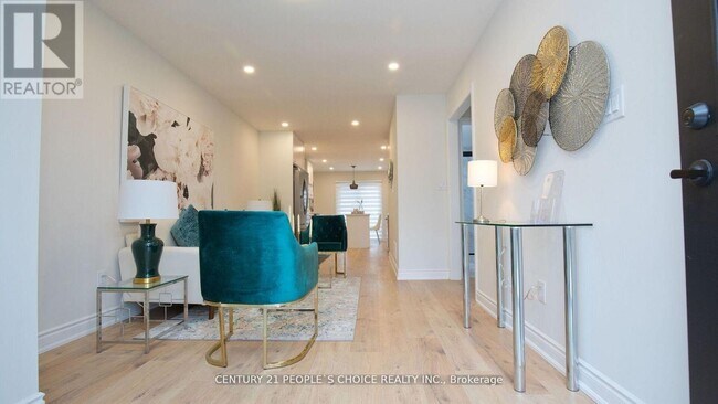 2 Betteridge Ln in Toronto, ON - Building Photo - Building Photo