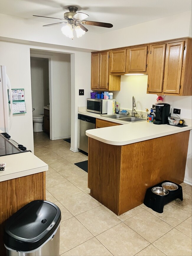 3524 Willowview Ct in Aurora, IL - Building Photo - Building Photo