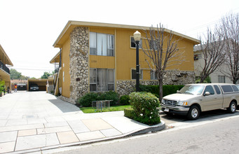 194 W Elmwood Ave in Burbank, CA - Building Photo - Building Photo