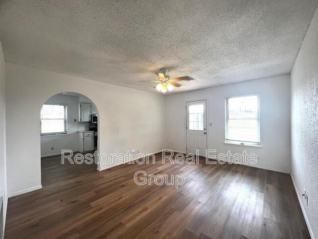 1024 S Highland Dr in Mustang, OK - Building Photo - Building Photo