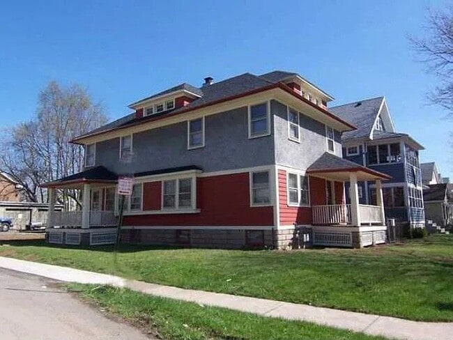186 Spruce Ave