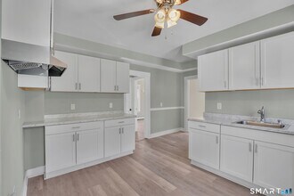 23 Day St in New Britain, CT - Foto de edificio - Building Photo