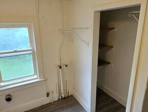 212 Jefferson St, Unit Upper in Chilton, WI - Building Photo - Building Photo