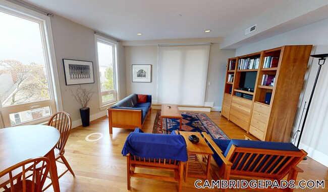 168 Hampshire St in Cambridge, MA - Building Photo - Building Photo