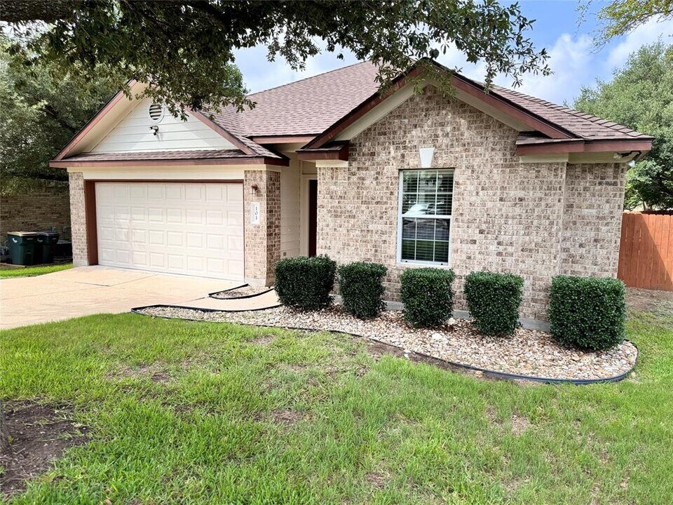 101 N Field St in Round Rock, TX - Building Photo